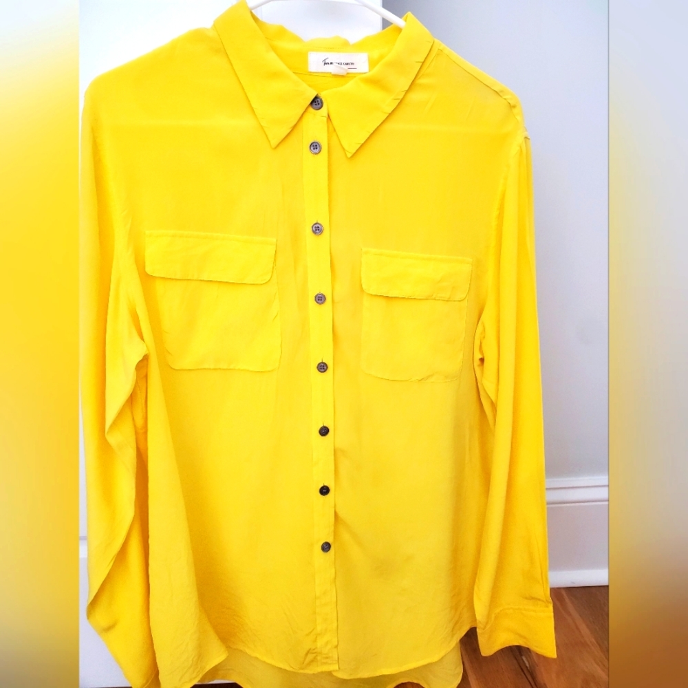 Two by Vince Camuto silk yellow button down blouse shirt. Size M